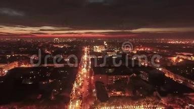 乌克兰敖德萨市中心一个繁忙城市的空中时间。 无人机捕捉到的超移
